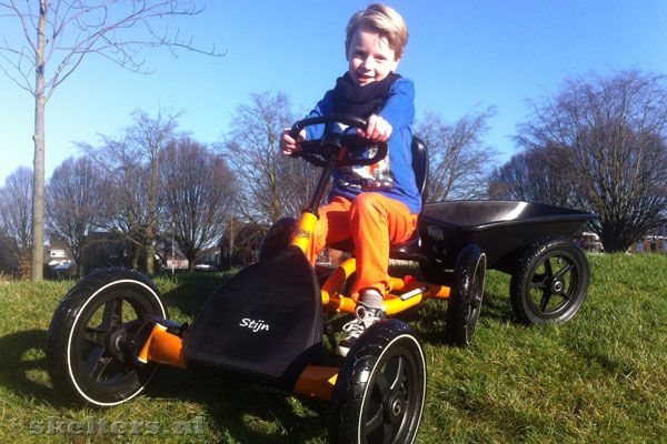 Stijn op zijn BERG Buddy met eigen spoiler.