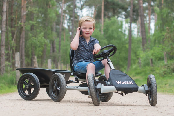 Ons model is 4 jaar oud en 115 cm lang.