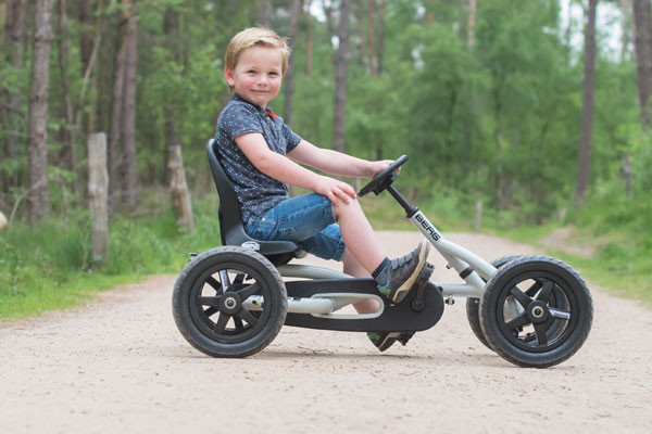 Ons model is 4 jaar en 115 cm lang.