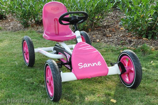 Berg Buddy met roze spoiler met naam.