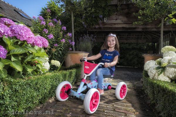 BERG Buzzy Bloom | Skelters.nl Berg Skelter Buzzy Bloom Buitenspeelgoed Lichtblauw Roze