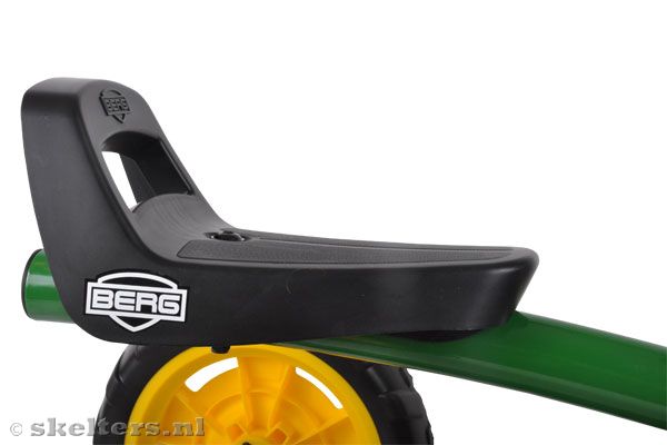 Met verstelbaar zadel.