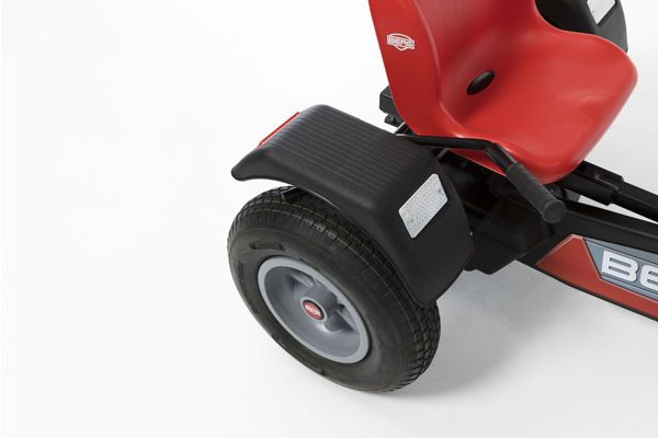 Inclusief handige handrem.