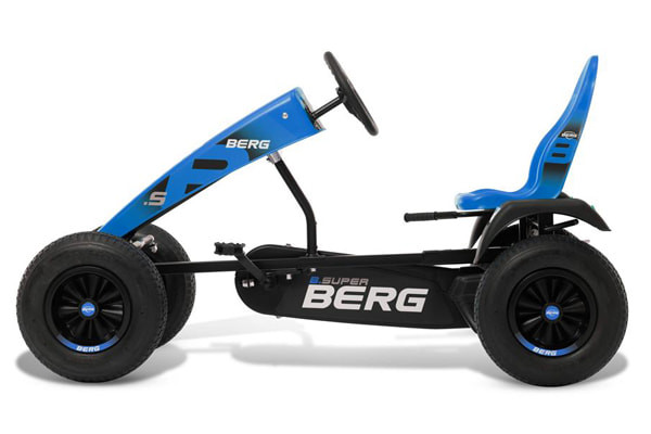 Uitgerust met terugtraprem, handrem en parkeerrem.