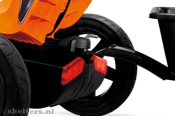 De aanhanger kun je eenvoudig koppelen.