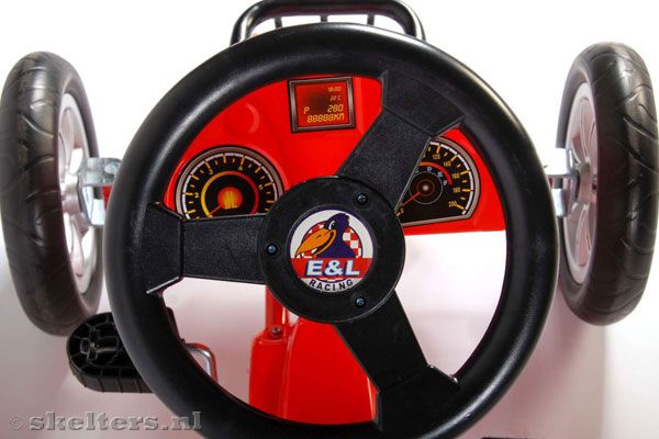 Gaaf stuur met cool dashboard.