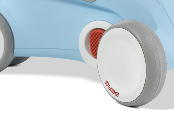 Beschikt over 4 fluisterstille banden.