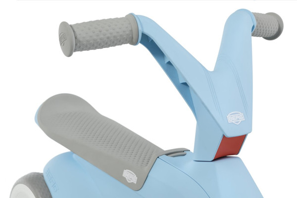 Onafhankelijk sturen met het speciale stuur.