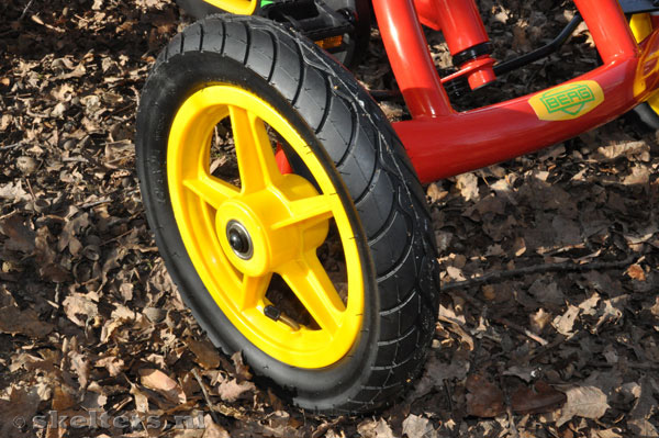 Kogelgelagerde skelterwielen.