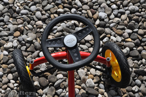 In hoogte verstelbaar stuur.