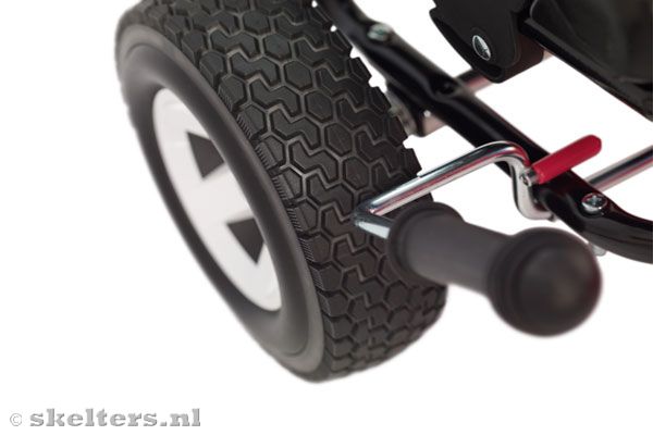 Handrem bij het achterwiel.